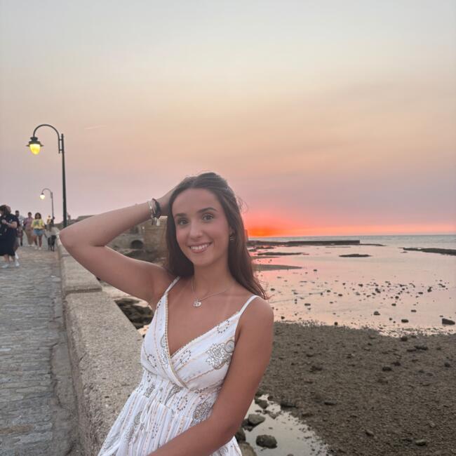 Babysitter in Griñón: Candela