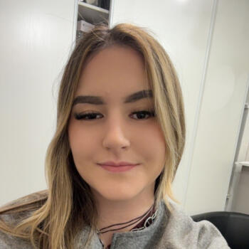 Babysitter in Vourles: Tess