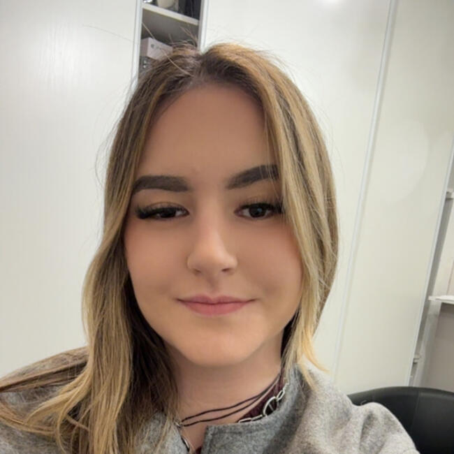 Babysitter in Vourles: Tess