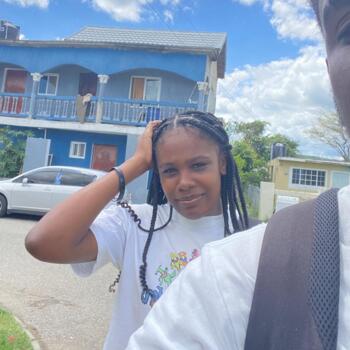 Babysitter in Old Harbour: Dejanae