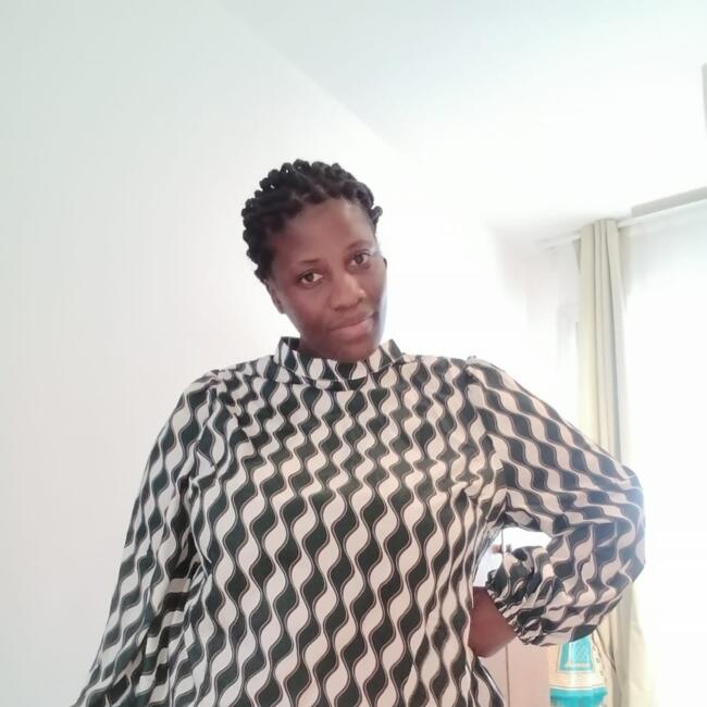 Nanny in Jazīrat Abū Z̧aby: Nakakande ruth