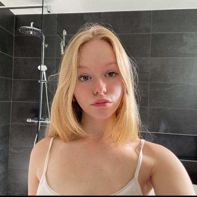 Babysitter in Riom: Lily