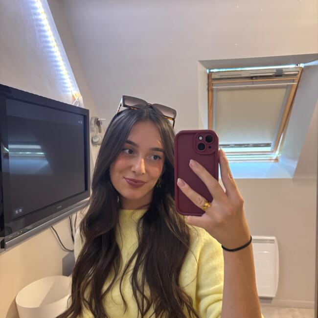 Babysitter in Saint-Père-Marc-en-Poulet: Enora