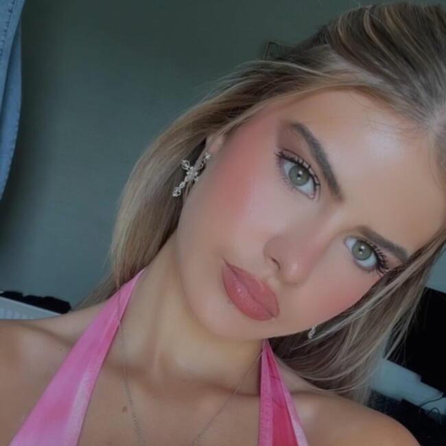 Babysitter in Falkirk: Olivia