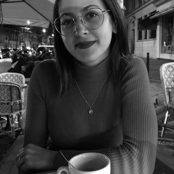 Babysitter in Les Clayes-sous-Bois: Angela