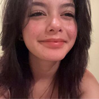 Babysitter in Helensville: Violet