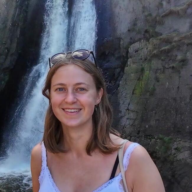 Babysitter in Bristol: Amy