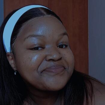 Babysitter in Akasia: Fundile Khwezi