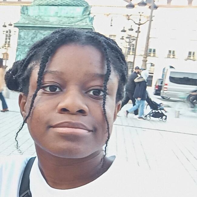 Babysitter in Paris: Aïlie