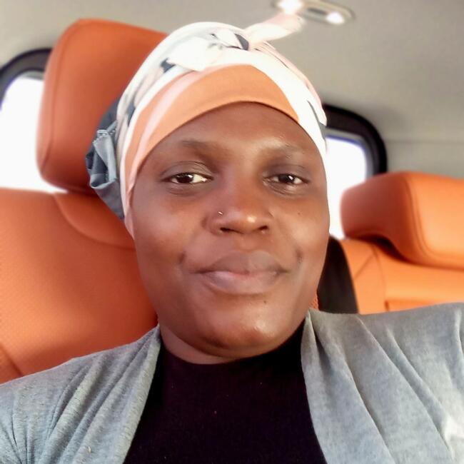 مربية أطفال في Jazīrat Abū Z̧aby: Penninah