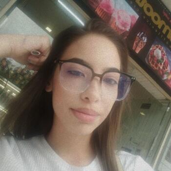 Babysitter Singapore: Emma