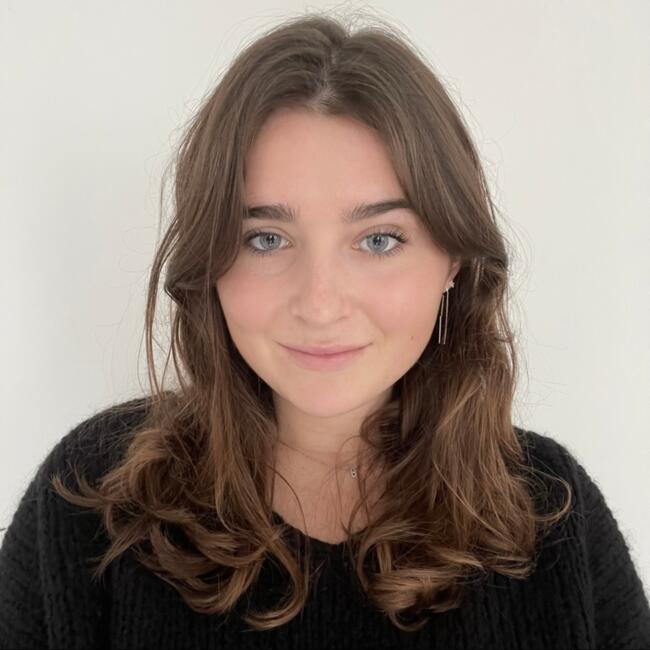 Babysitter in Saint-Étienne-de-Montluc: Lucie