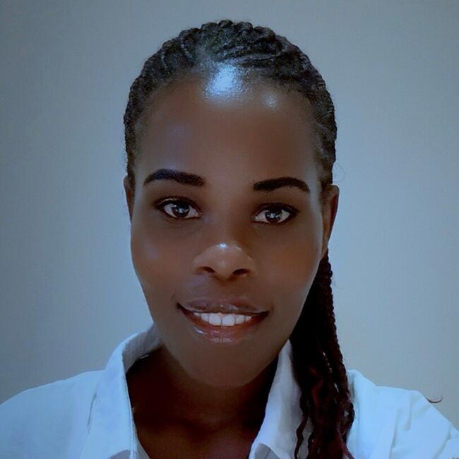 جليسة أطفال في دبي: Angel