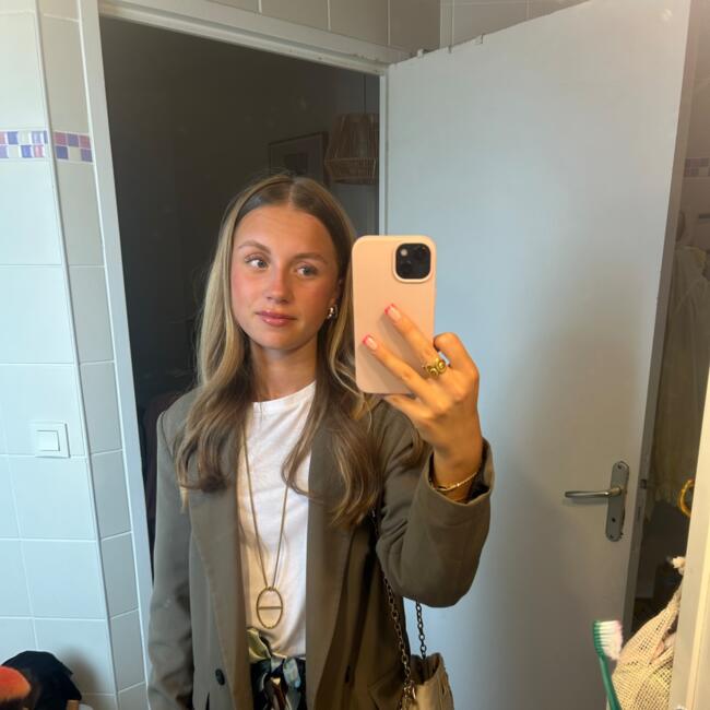 Babysitter in Saint-Coulomb: Gabrielle