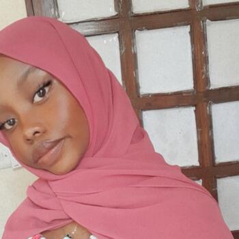 Babysitter Dar es Salaam: Samiah