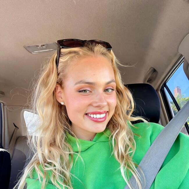 Babysitter in Los Angeles: Emily