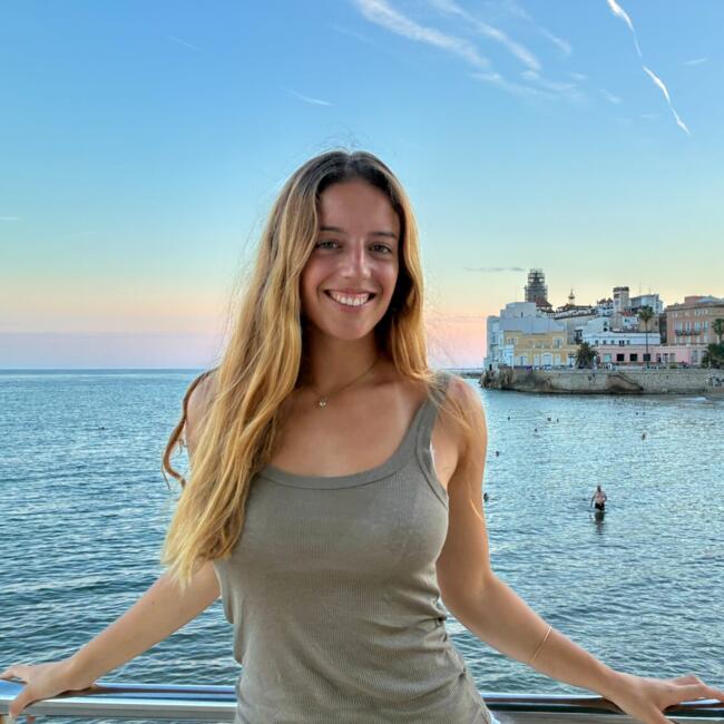 Canguro en Torredembarra: Laia