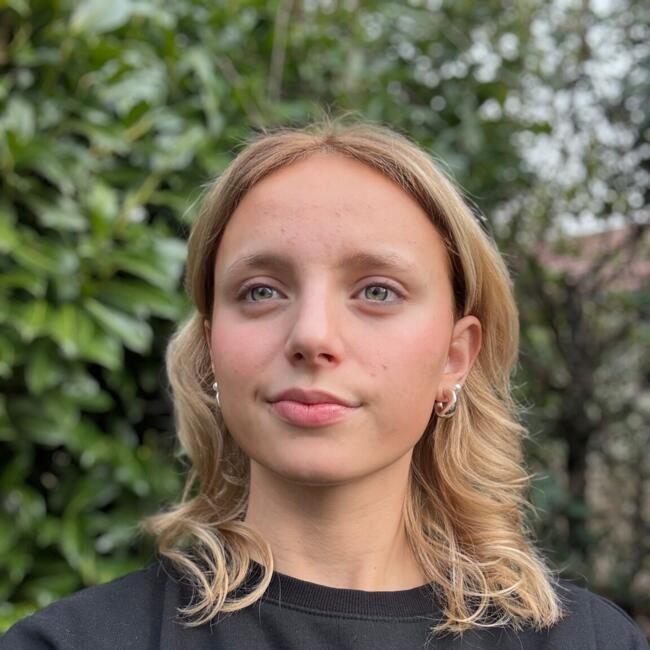 Babysitter in Gex: Lola