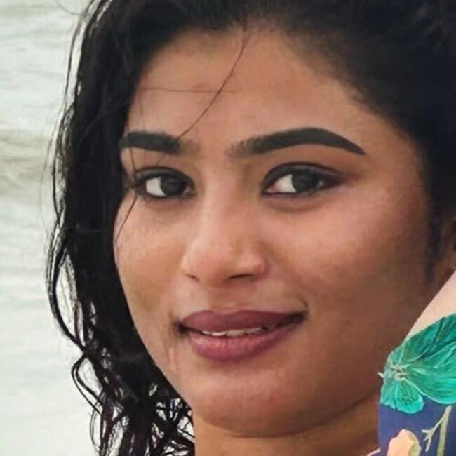 बंगलौर में बेबीसिटर: Hannah