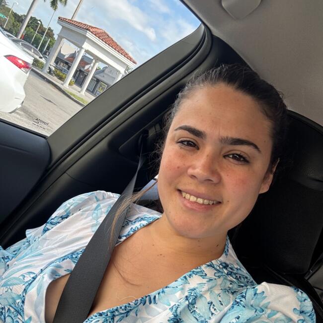 Babysitter in Miami: Roxana