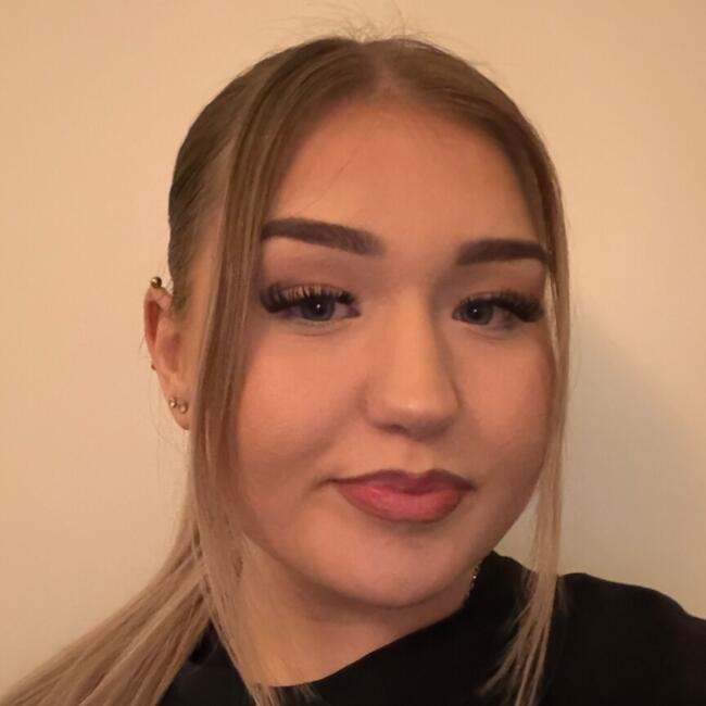 Babysitter in Hounslow: Larisa andreea