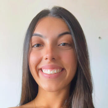 Babysitter em Almada: Brenda