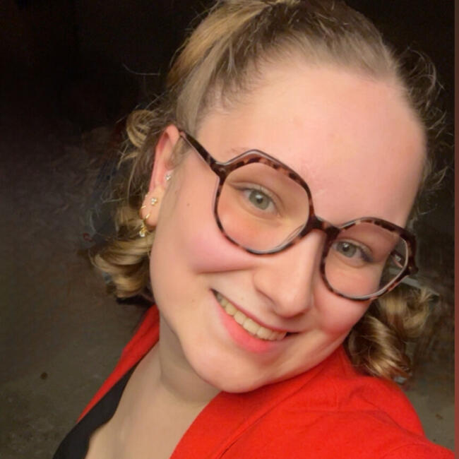 Babysitter in Montville: Laura