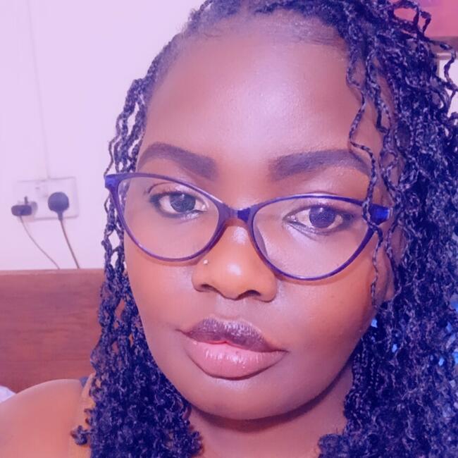 جليسة أطفال في الريان: Catherine