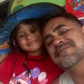Babysitting job in Brasília: babysitting job Bell