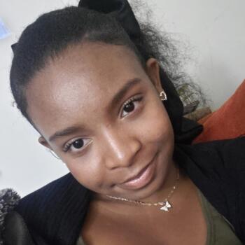 Babysitter in Downers Grove: Mya