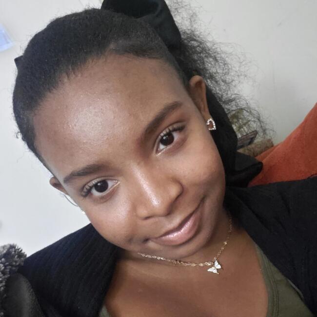 Babysitter in Downers Grove: Mya