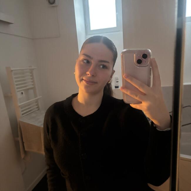 Babysitter in Saint-Python: Manon