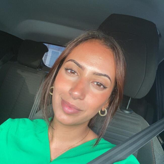 Babysitter in Saint-Denis-de-lHôtel: Chahrazad