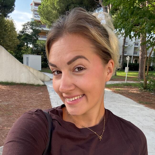 Babysitter in La Grande-Motte: Julie