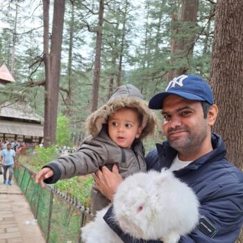 माता-पिता अहमदाबाद: Rocky