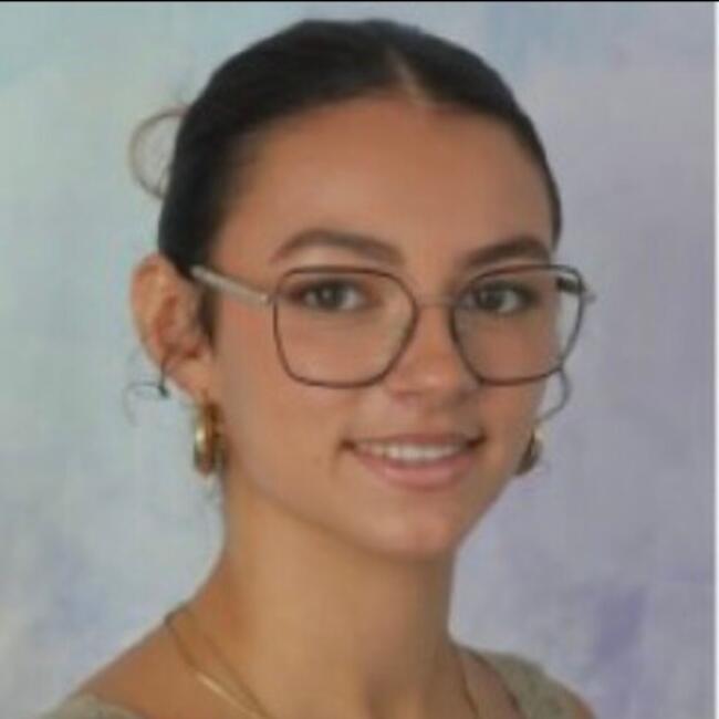 Babysitter in Châteauroux: Romane