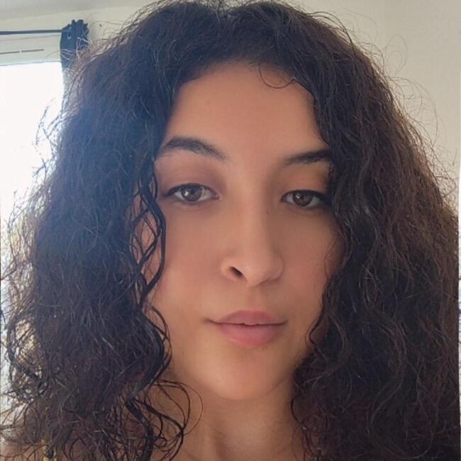 Babysitter in Béziers: Yamina