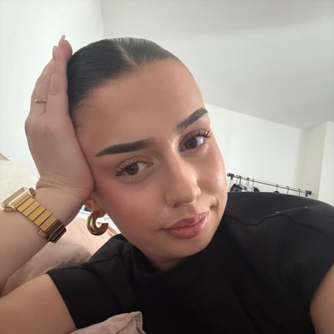 Babysitter in Salles-sur-Mer: Alyssa