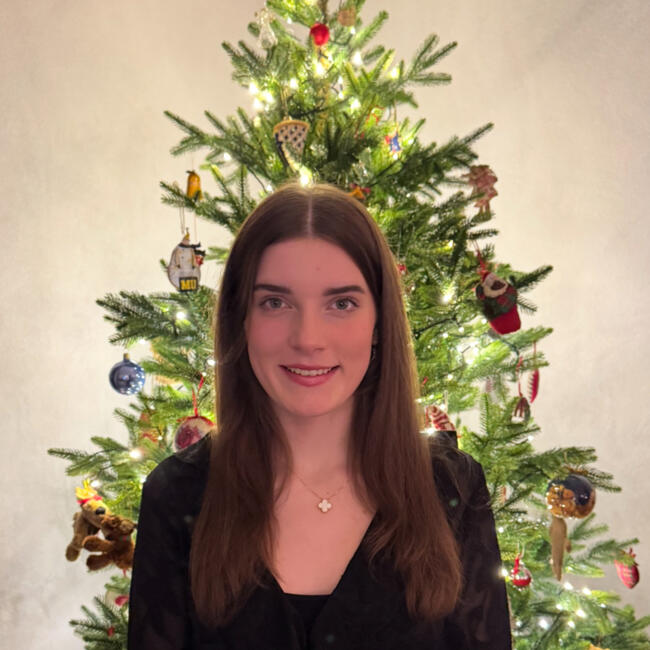 Babysitter in Thalwil: Ashley