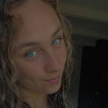 位於维勒班的臨時保母: Zoe