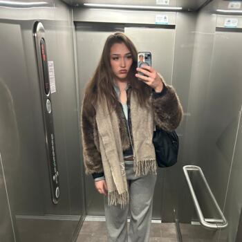 Niania w Dziekanów Leśny: Klaudia