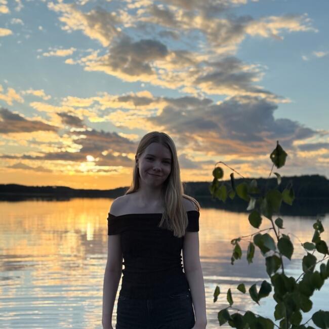Barnvakt i Esbo: Elena