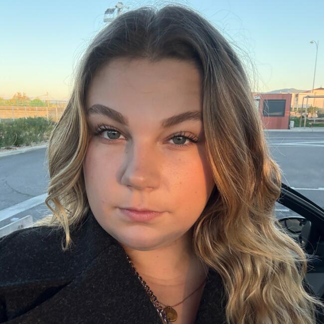 Babysitter in Manosque: Dana