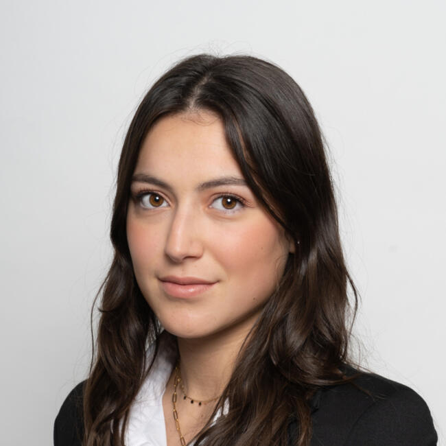 Babysitter in Ballainvilliers: Pauline