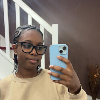 Babysitter in Saint-Leu-d'Esserent: Assia lina