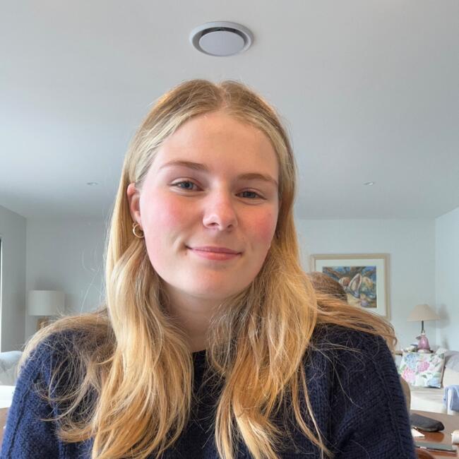 Babysitter in Dunedin: Olivia