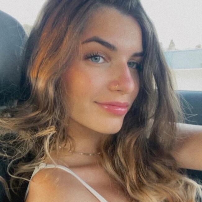 Babysitter in Le Luc: Alison