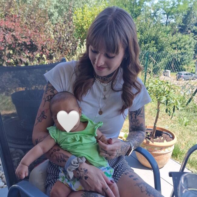 Babysitter in Miribel: Clara