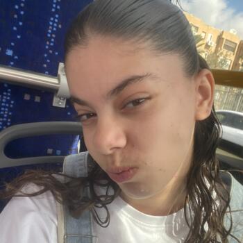 Babysitter in Beersheba: שירה