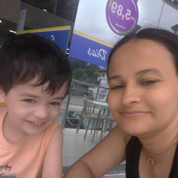 Emprego de babá em Blumenau: emprego de babá Islaine